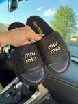 Шльопанці MiuMiu