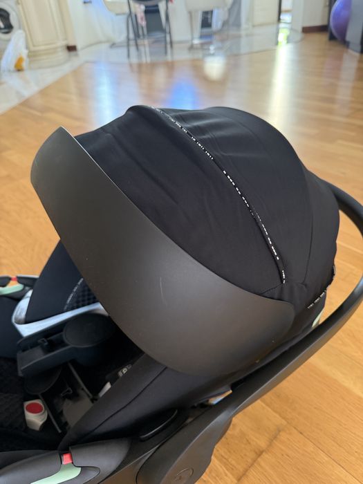 Продам автокрісло Cybex Cloud T+адаптери в подарунок