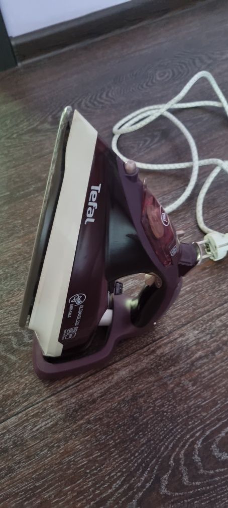 Продам  утюг Tefal
