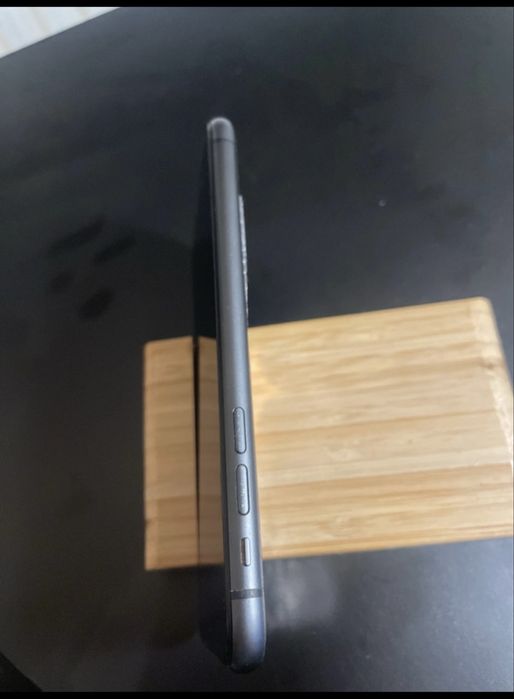 Iphone 11  64gb uszkodzony