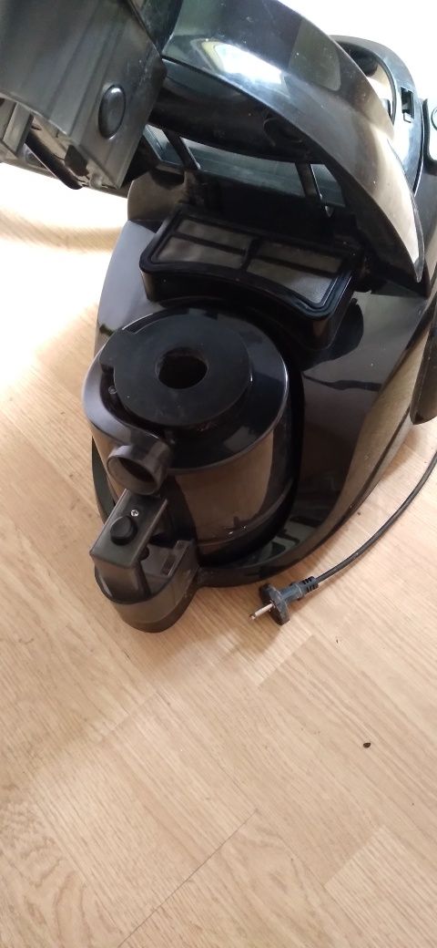 Sprzedam odkurzacz bezworkowy