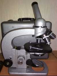 Мікроскоп, з кейсом.
