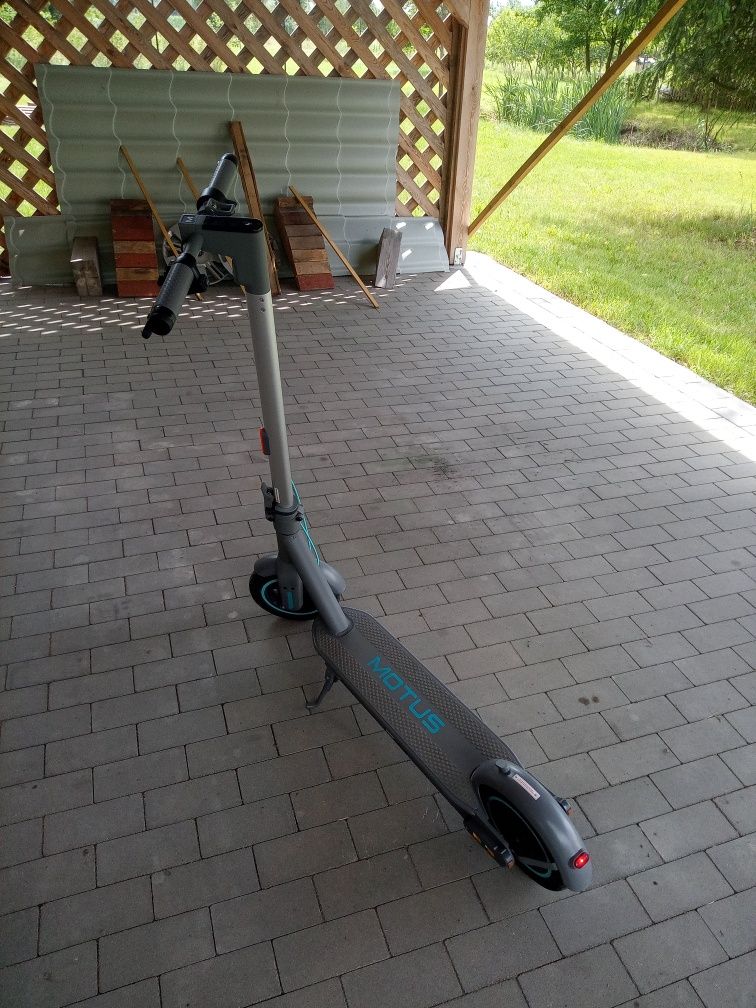 Hulajnoga elektryczna Motus Scooty 10