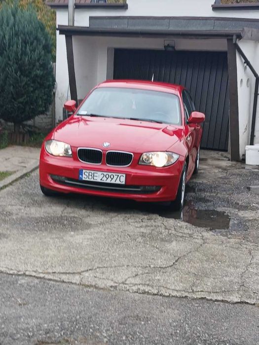 Samochód BMW serii 1 uszkodzone