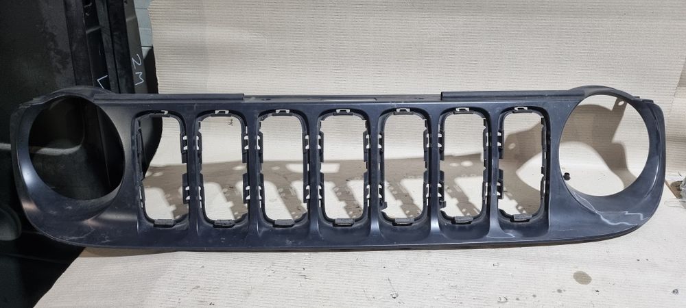 Atrapa grill jeep renegade 14- cała bez pęknięć