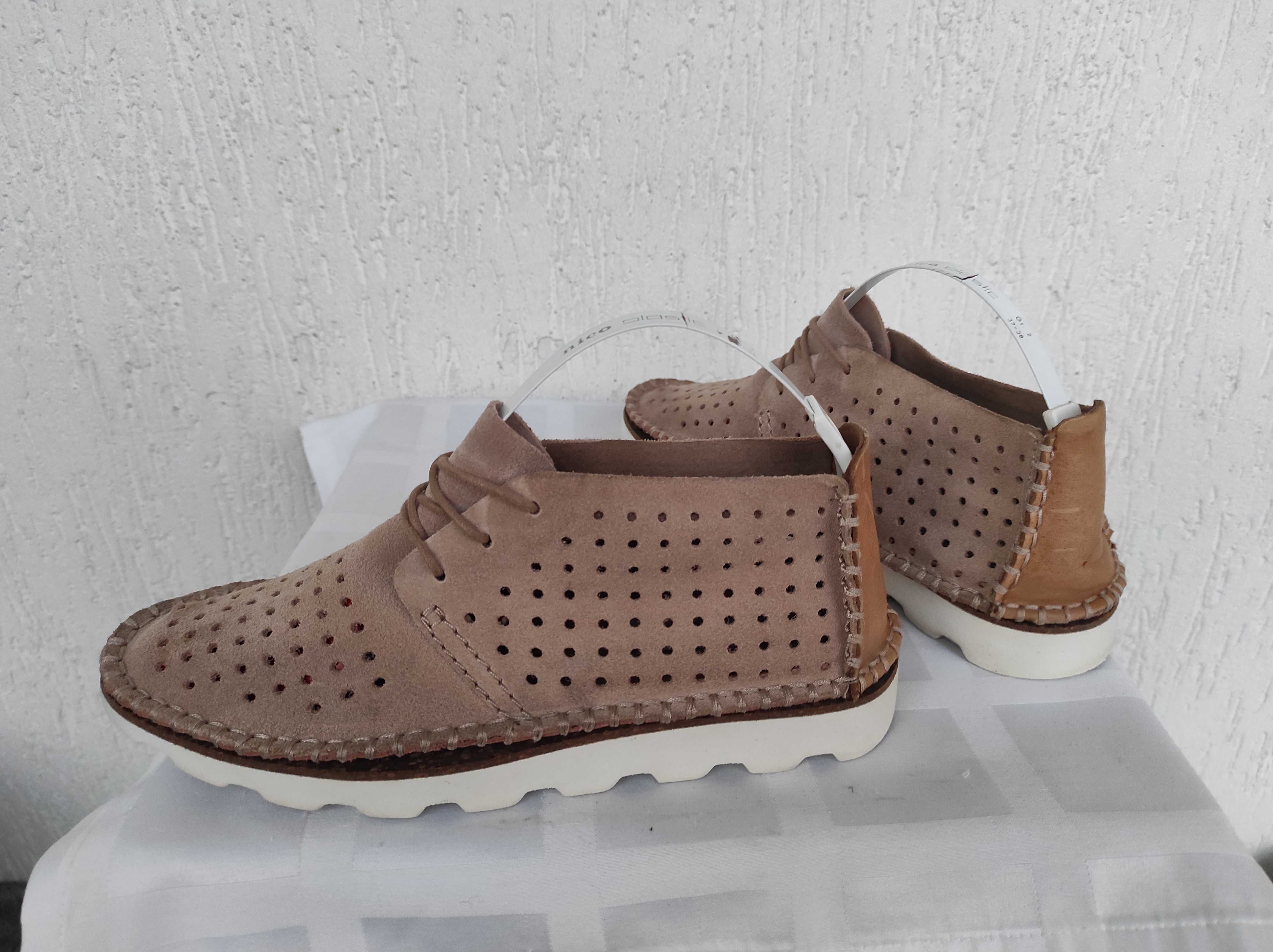 Стильние,суперлегенькие замшевие мокасини Clarks narrative р.36