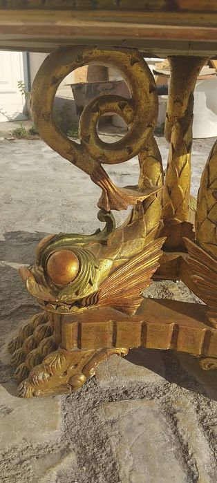 Mesa em madeira e pedra