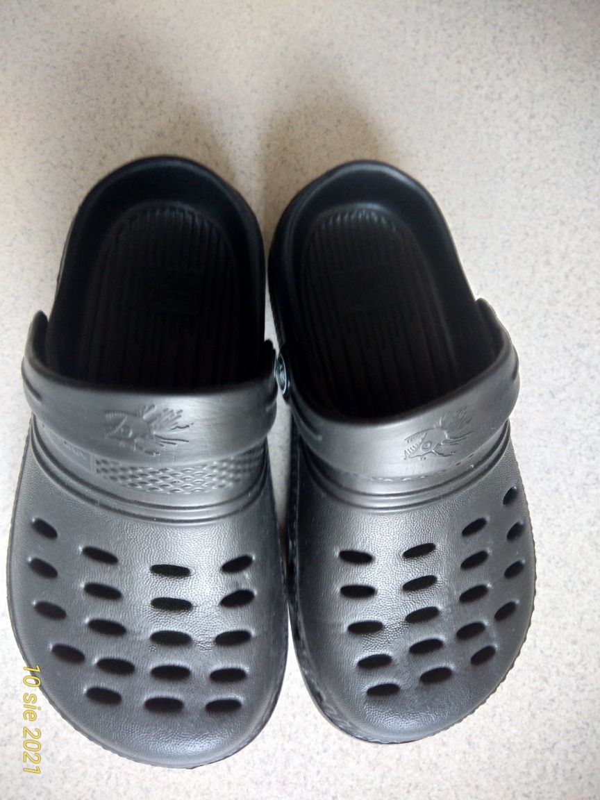 Nowe klapki typu crocs r. 27