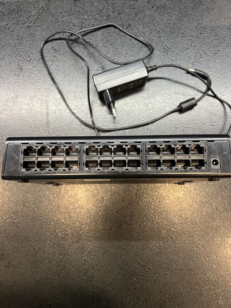 Комутатор D-Link DES -1024A