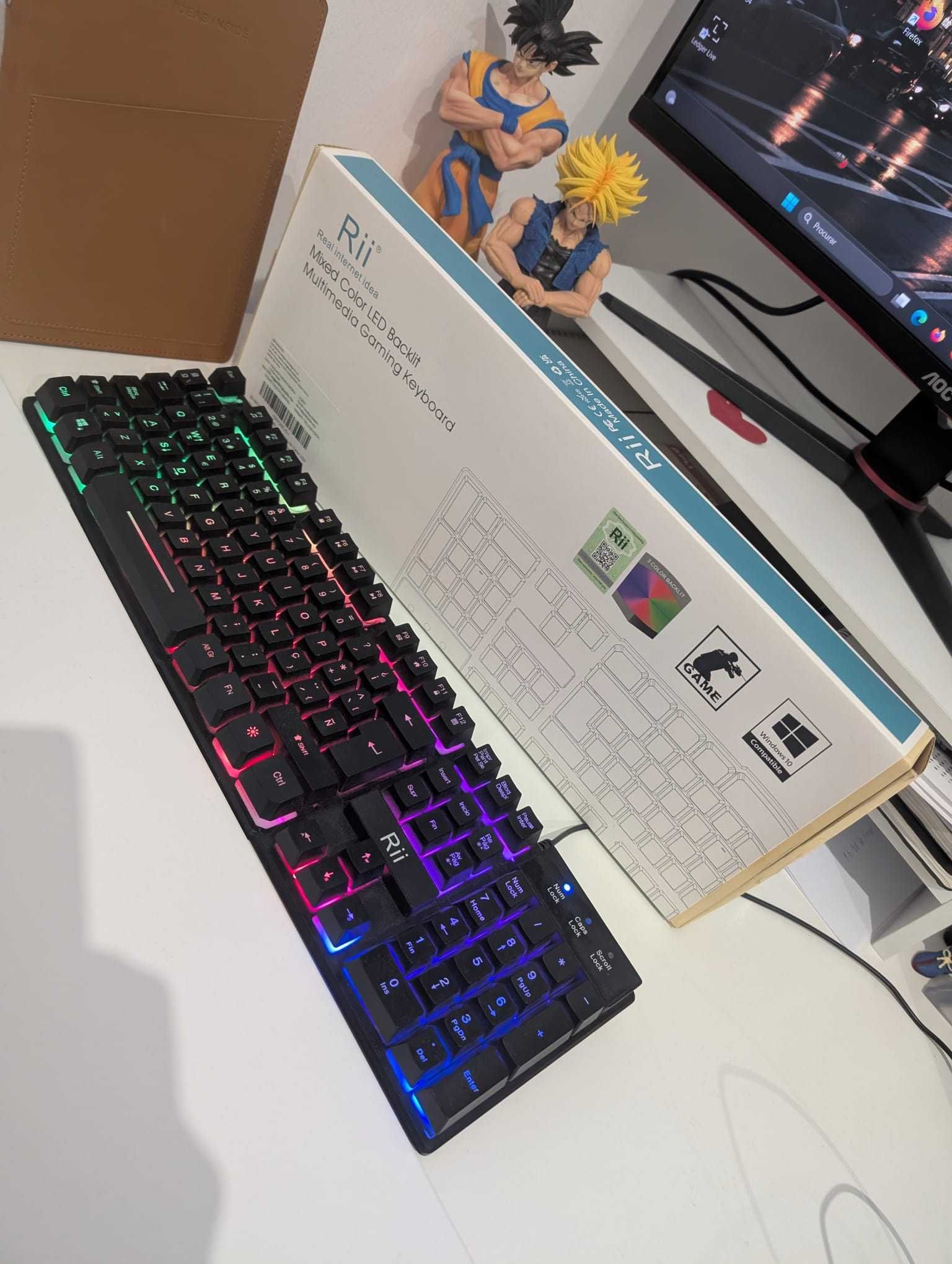 Teclado Gaming com luzes LED (Como Novo)
