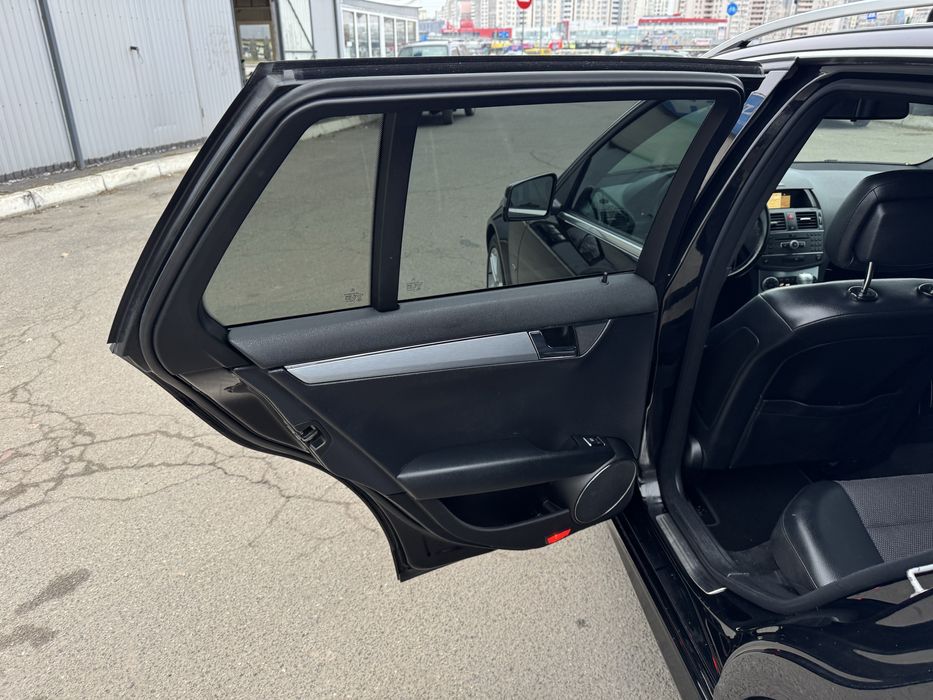 Mercedes Benz C200 1.8 automat з Швейцарії