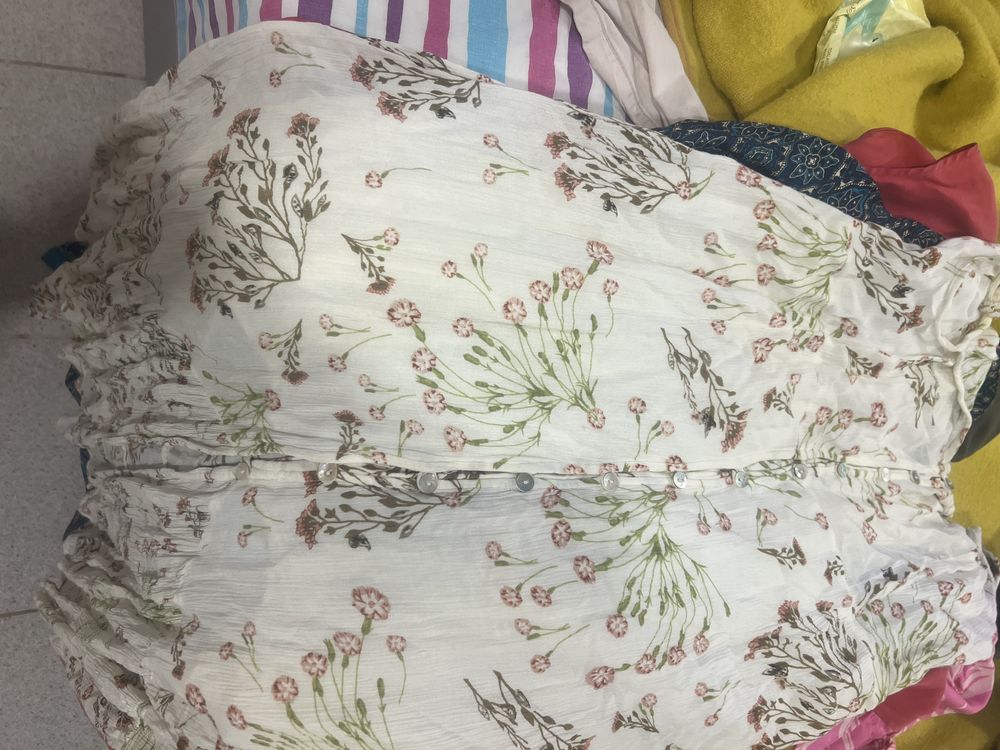 Vendo vestidos e conjunto blusa e calca.