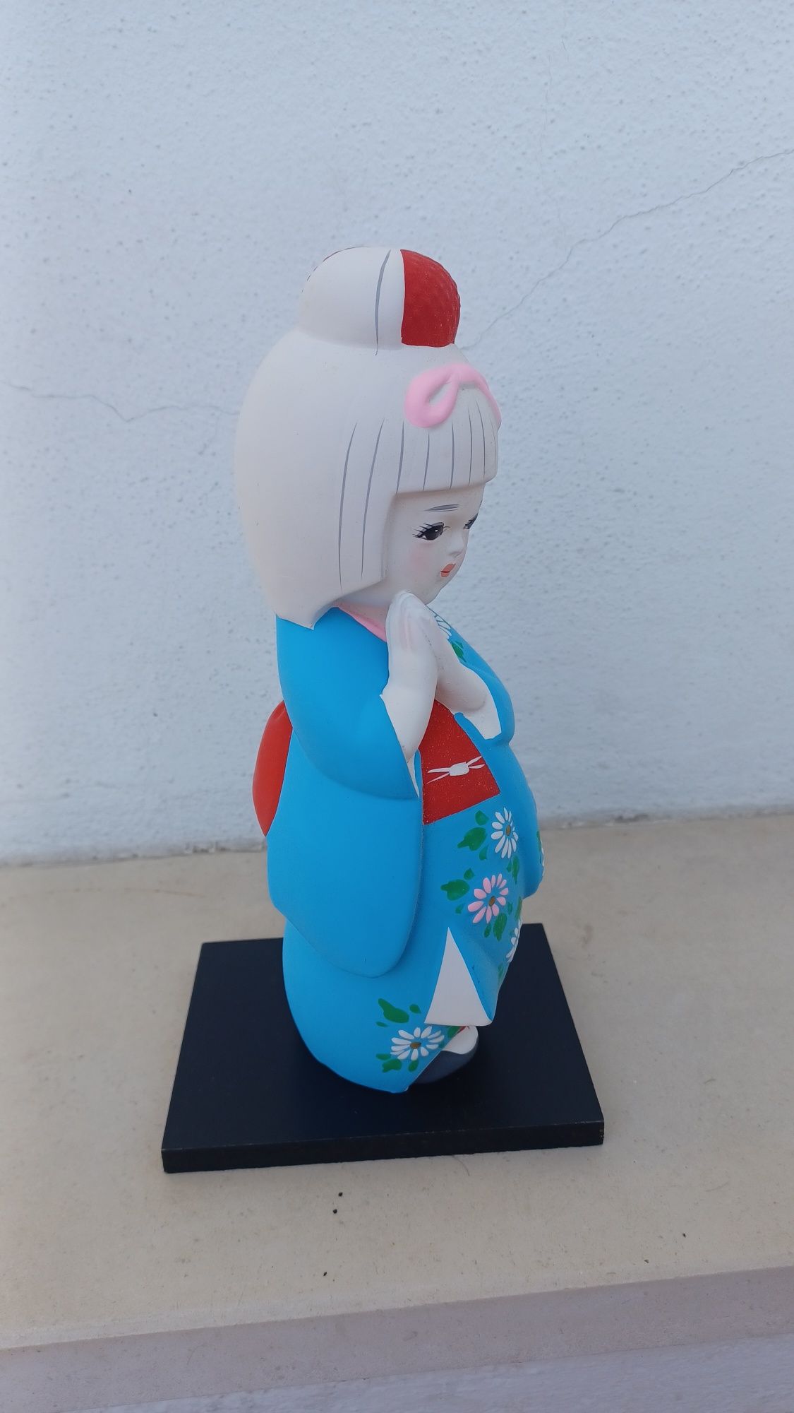Figura de Gueixa em porcelana pintada