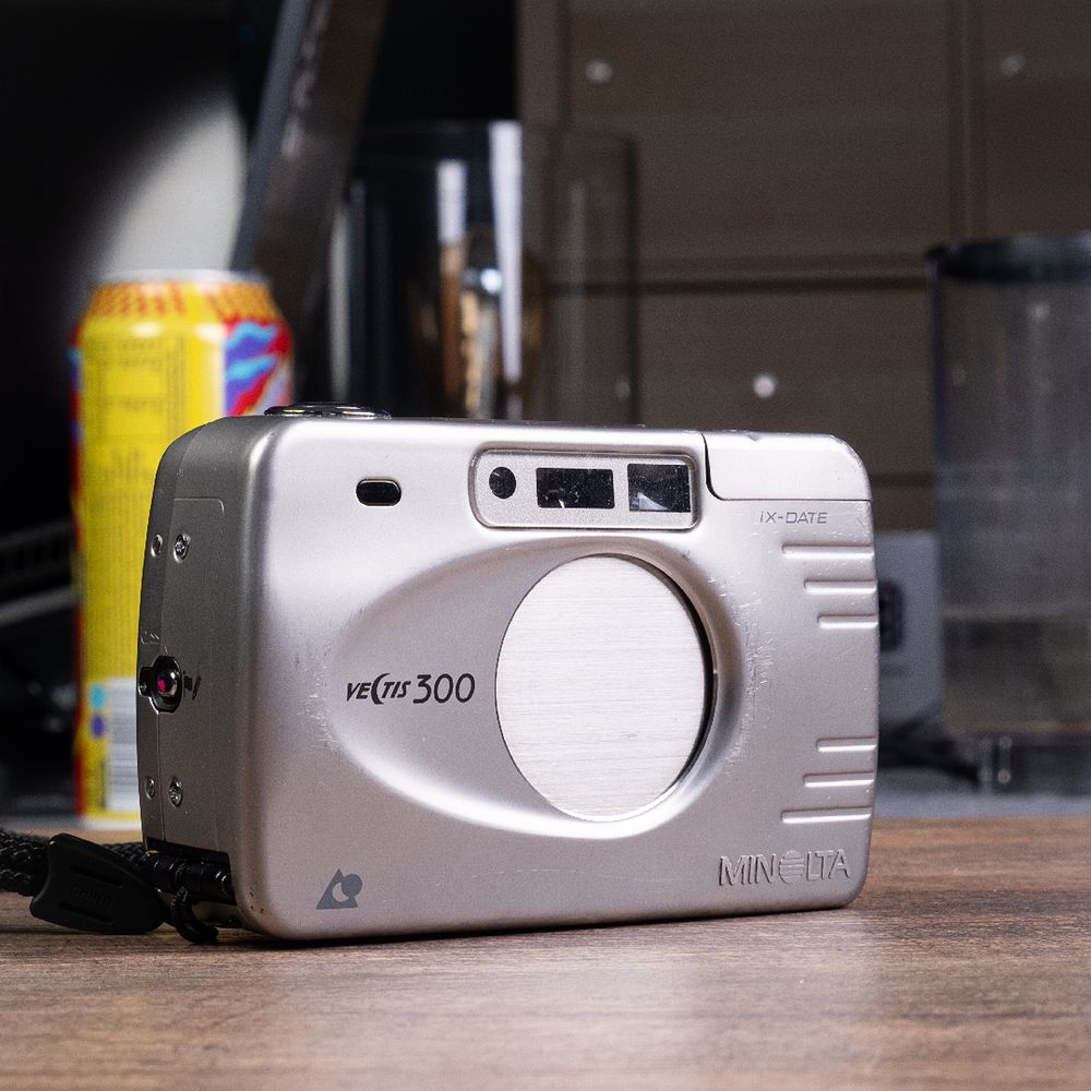 Minolta Vectis 300 – aparat APS z lat 90.