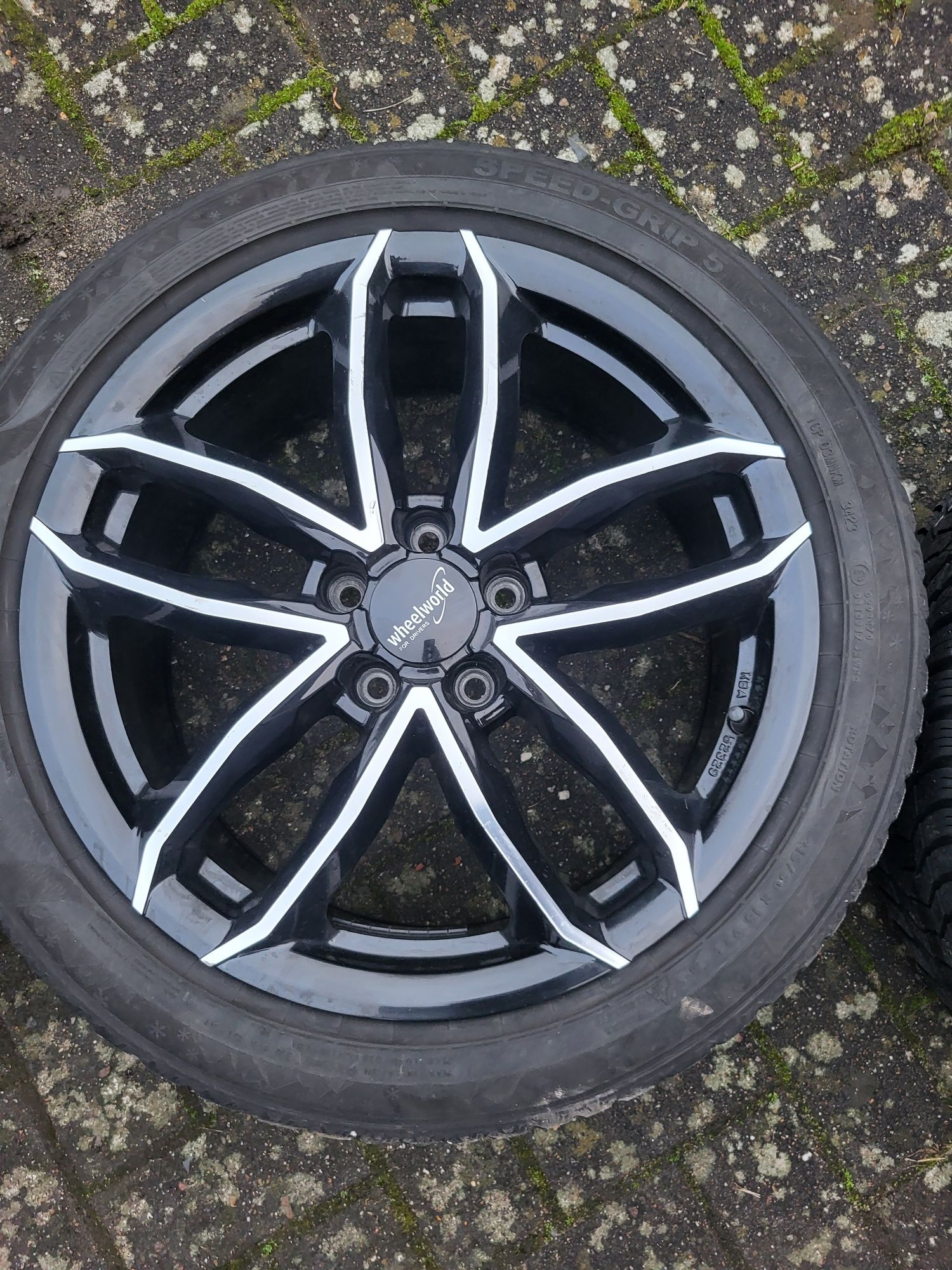 Felgi Wheelword 18" 5x112 Opony zimowe 215/50/18 Audi/Mercedes/Vw/Skod