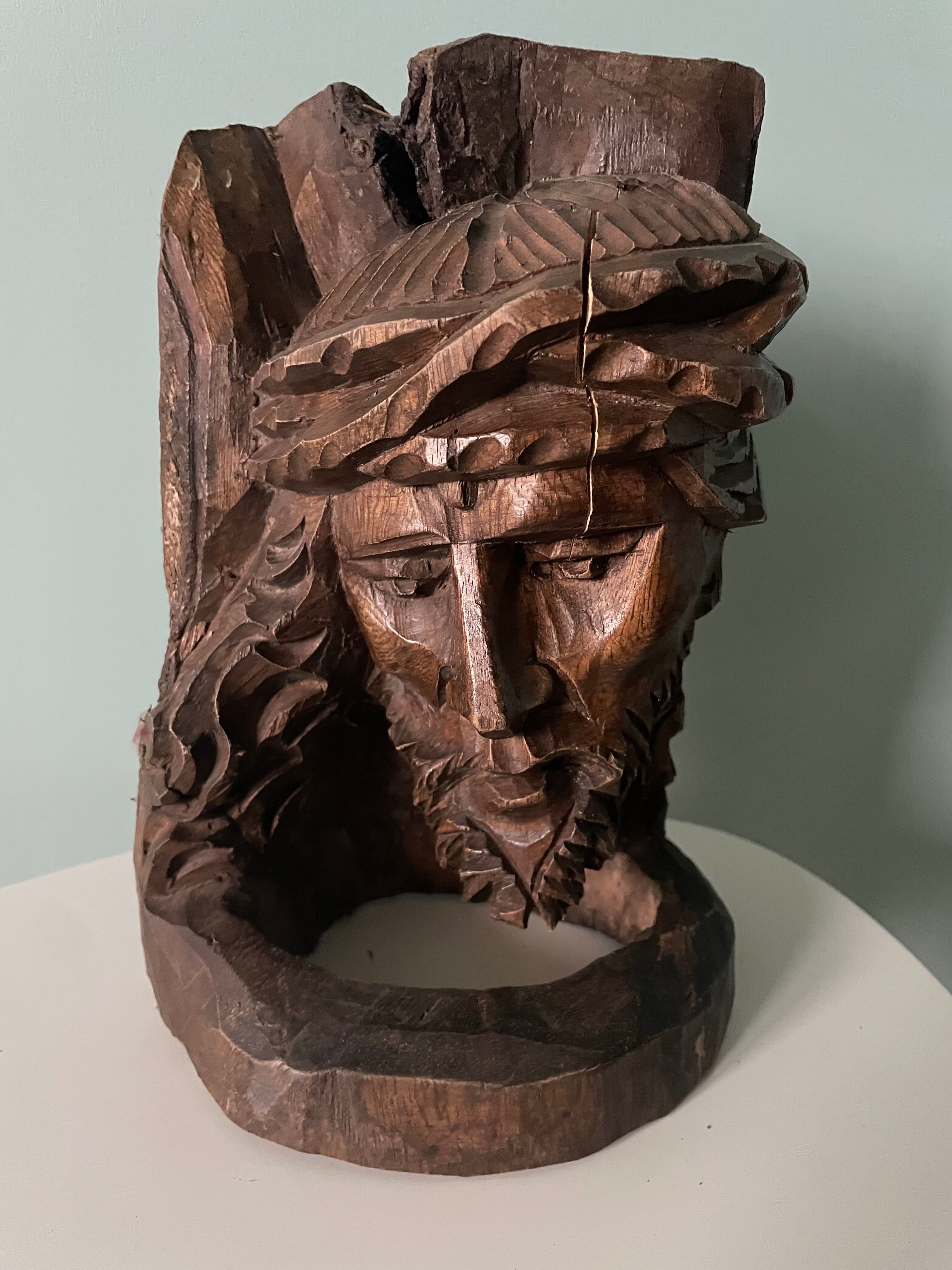 Jezus w koronie rzeźba drewniana ludowa rękodzieło ręcznie rzeźbiona