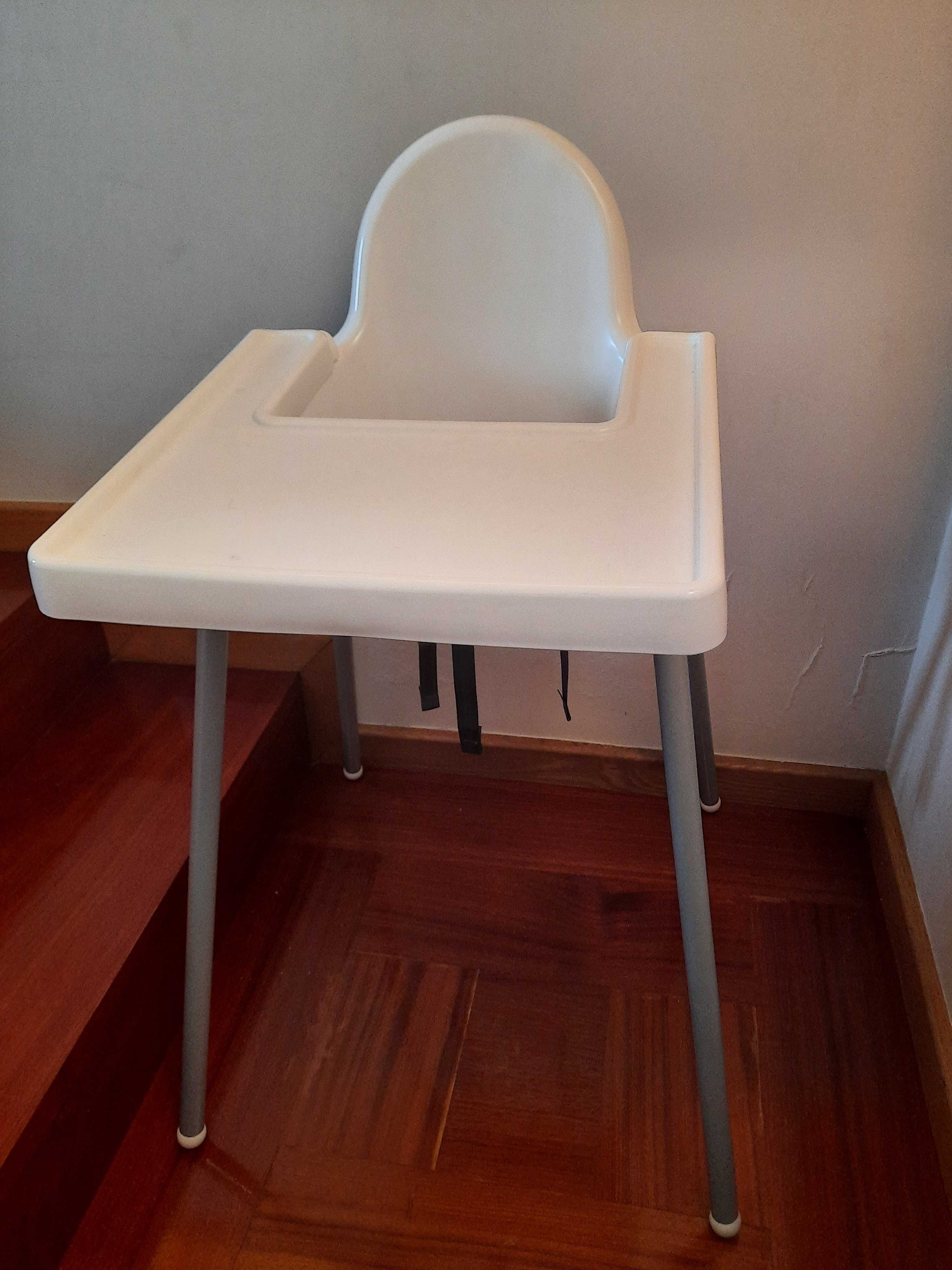 Cadeira de refeições bebé ikea branca com tabuleiro e Resguardo