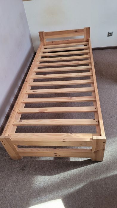 Łóżko sosnowe 80x200,90x200 hotelowe pracownicze krzesła,stół,regały