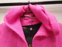 Sweter typu kardigam z kapturem w soczystej fuksji oversize 38 do 48