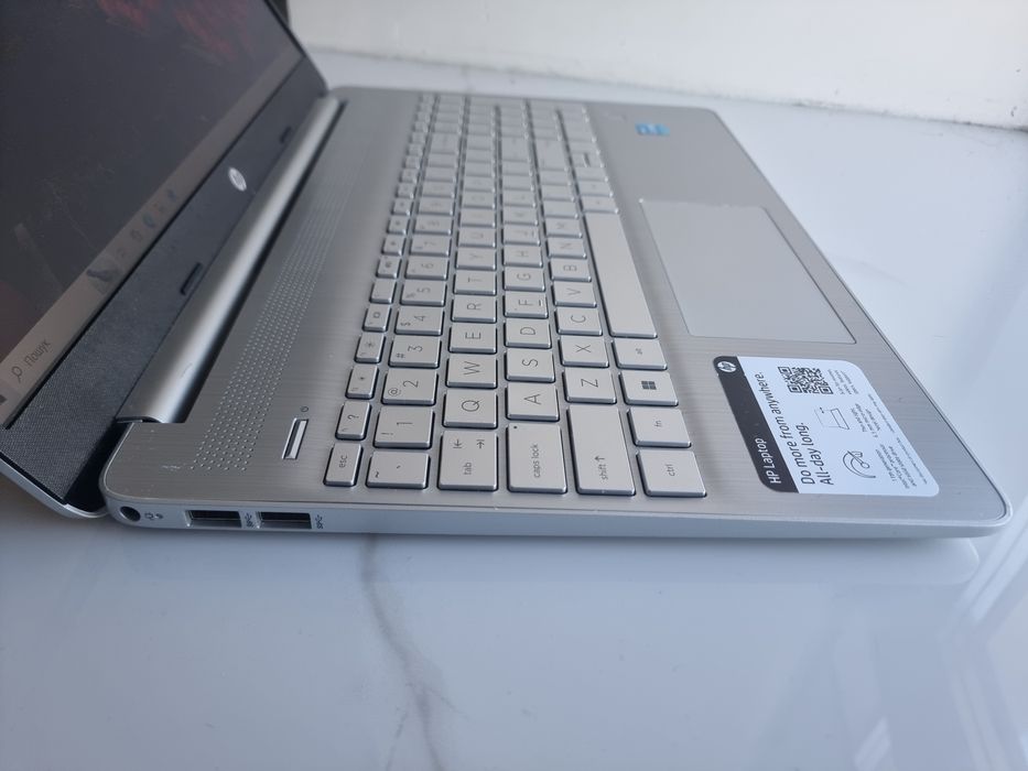 HP  / Core i3-1125G4  / RAM 8gb / FHD