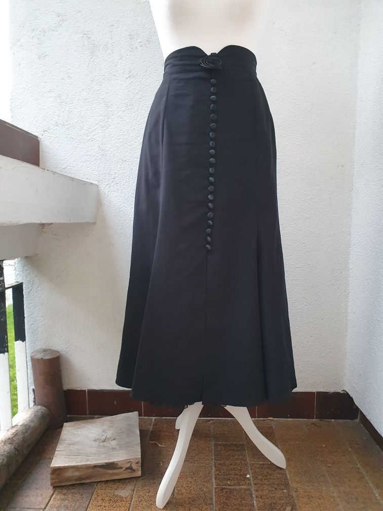 Długa gotycka spódnica z różą i guziczkami midaxi romantic goth retro