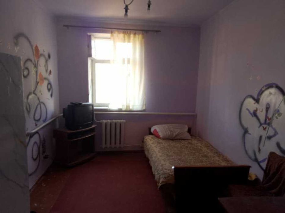 Здам окрему кімнату у двоповерховому будинку .Майже в центрі міста