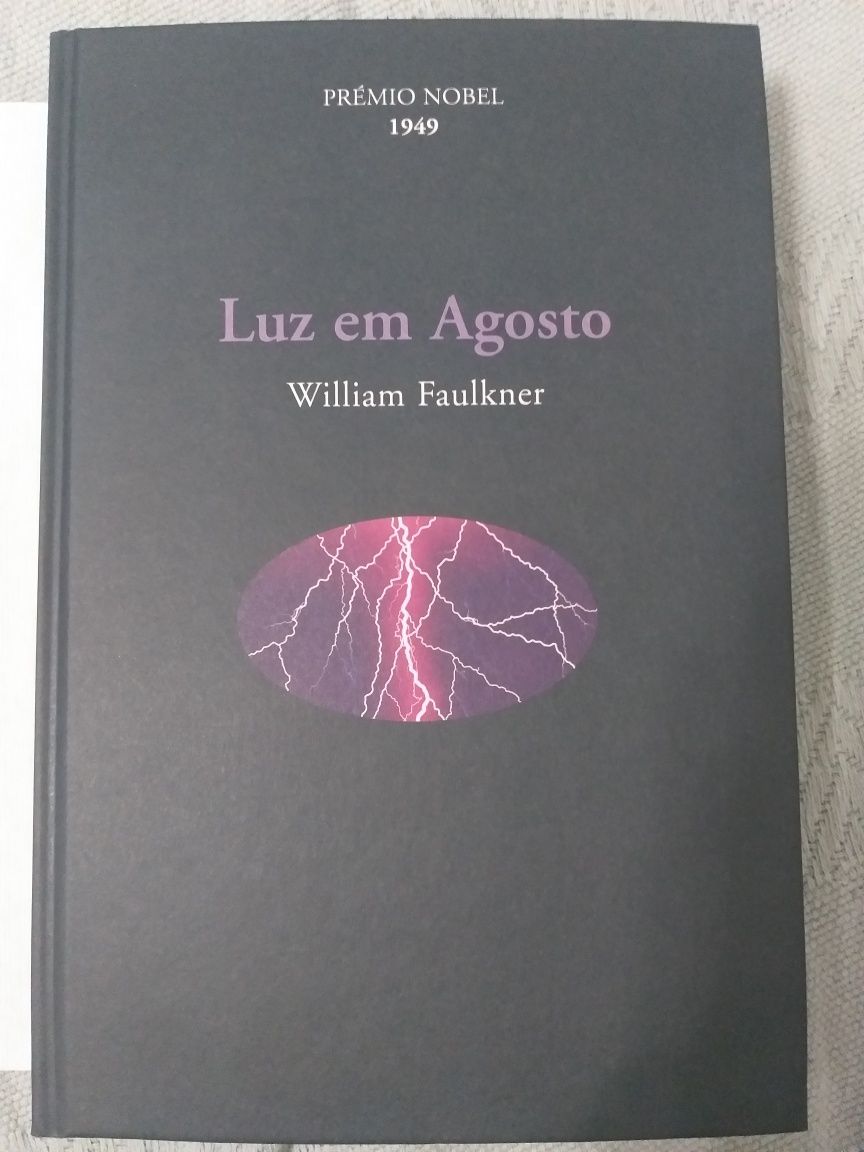 Luz em Agosto - William Faulkner