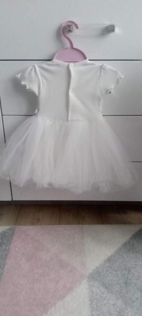 Biała, nowa sukieneczka