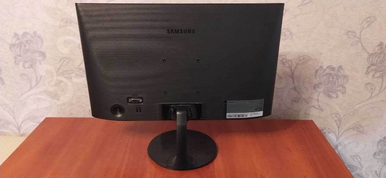 Б/У Монітор 18.5'' SAMSUNG S19F355H (LS19F355HNIXCI)