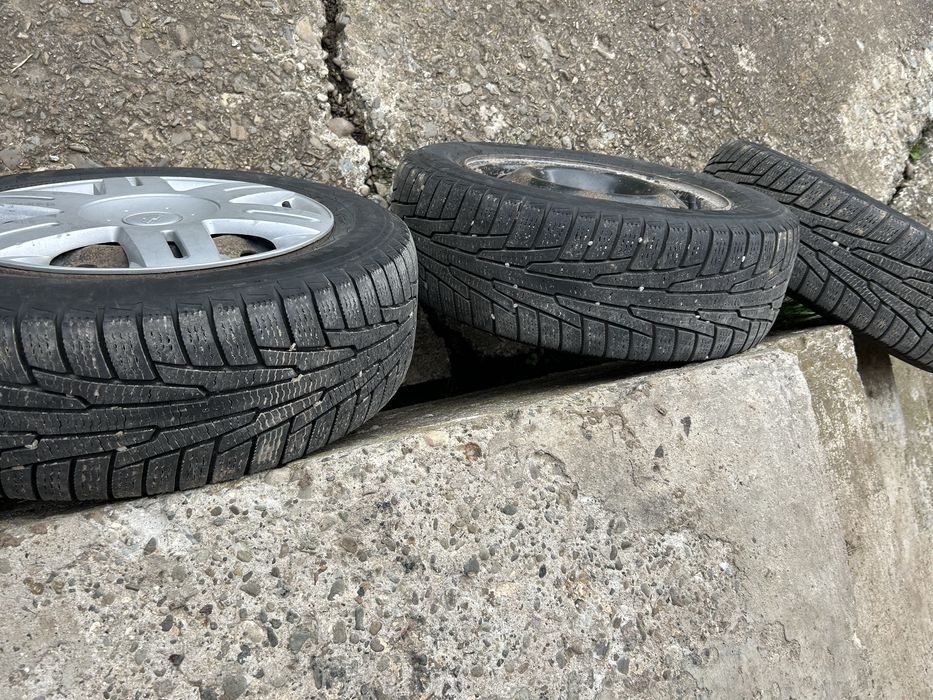 Продам комплек зимових шин Nokian Nordman rs-2 185/65 r14 на дисках.