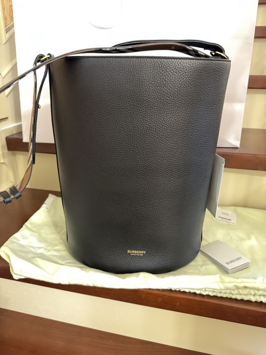 Шкіряна сумка Burberry