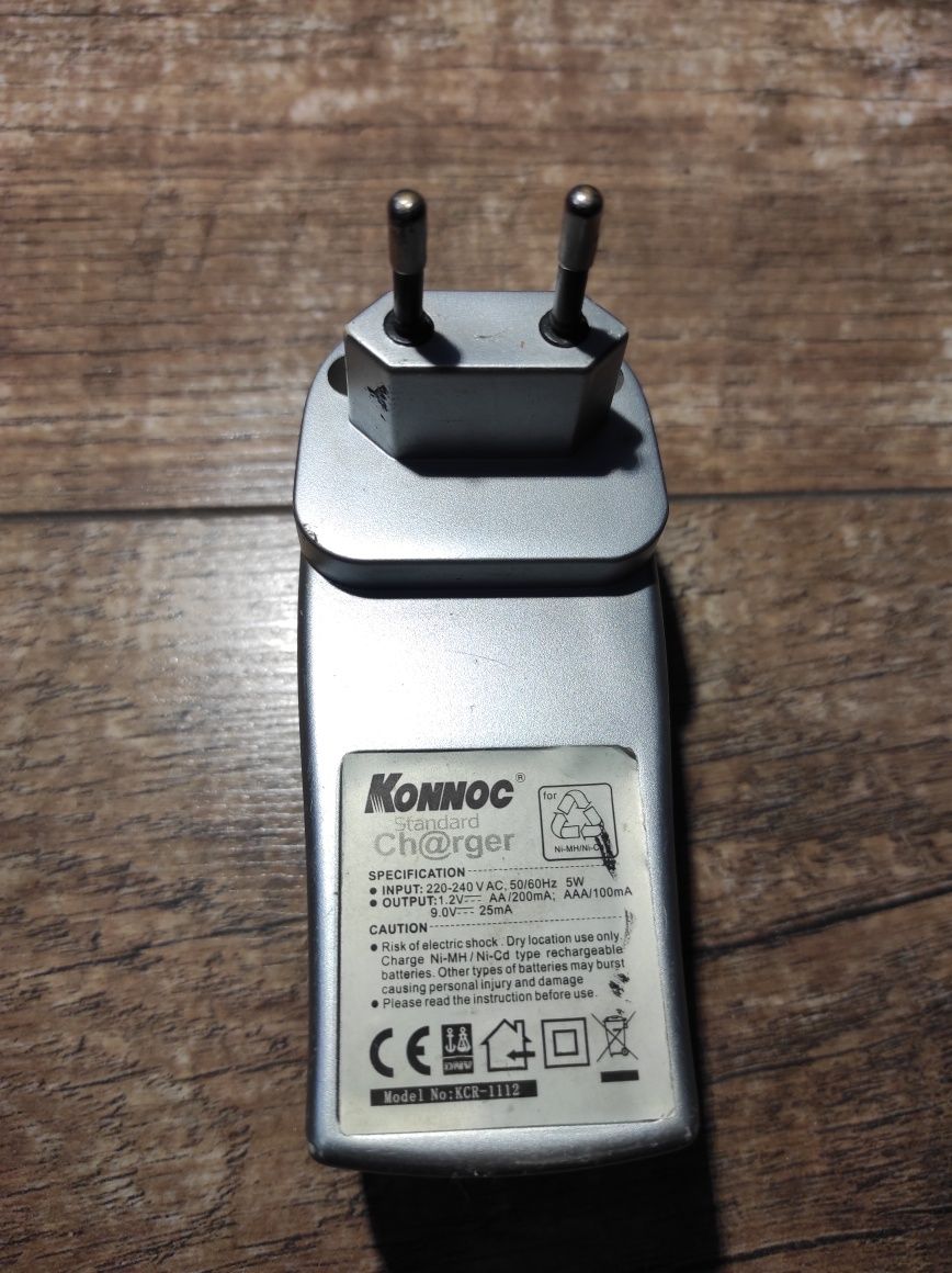 Ładowarka do baterii 2xAA, 2xAAA, R9