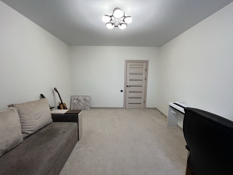 Продається простора 3 кім. пл.105 м2. Постанови.