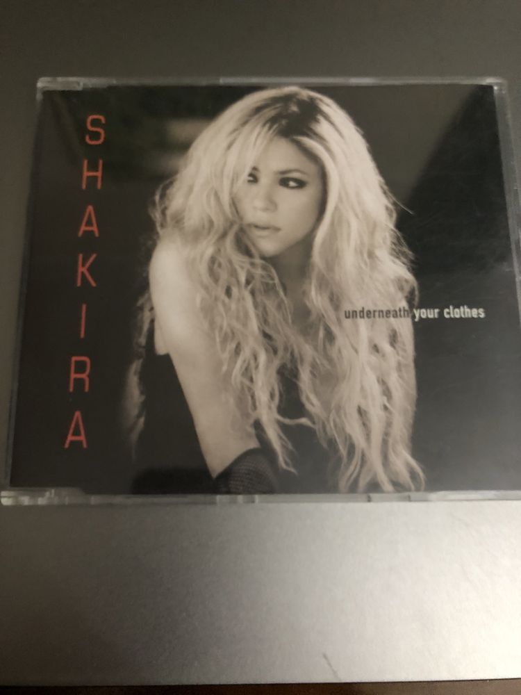 Shakira- Underneath Your Clothes (UK 3+video)