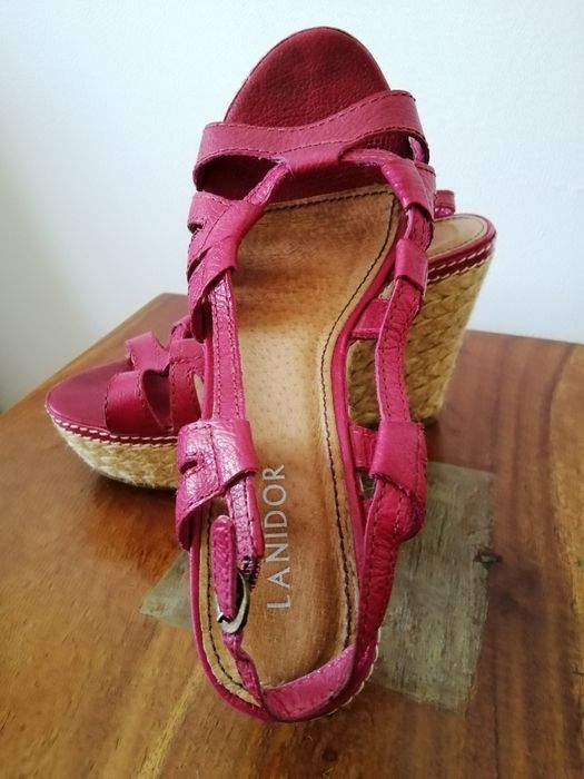 Sandálias de cunha rosa Lanidor.