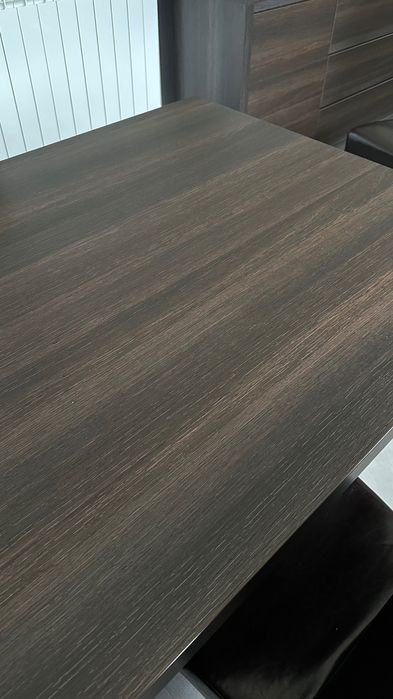 Mesa de sala de jantar, cadeiras e aparador - preto