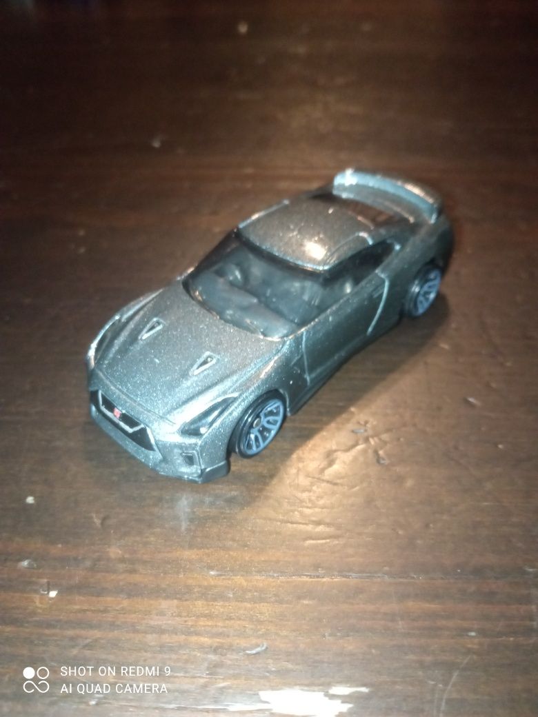 Nissan GT-R R35 hot wheels szary