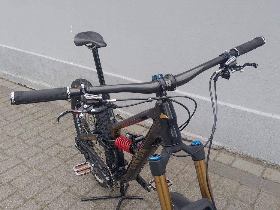 Canyon torque super enduro 27.5

180mm Fox, R