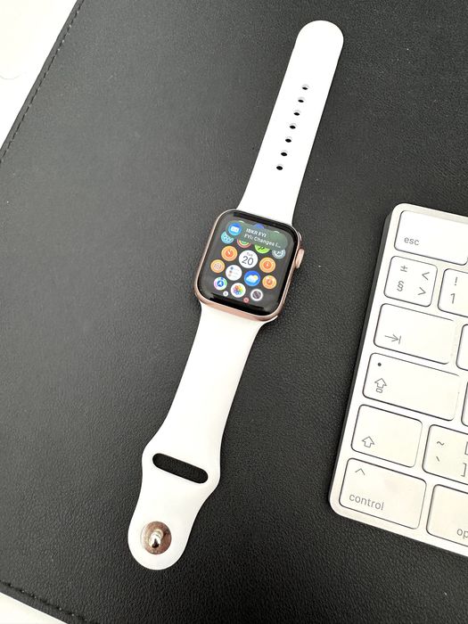 Apple Watch Series 4 — 40mm GPS | Dourado