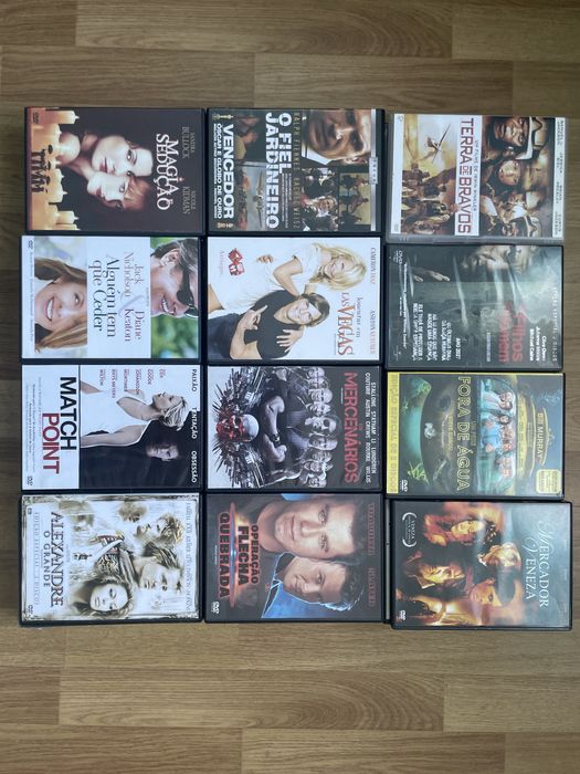 Lote de 91 DVDs e alguns celados