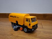 Metalowy model Siku 1342 zamiatarka drogowa Mercedes
