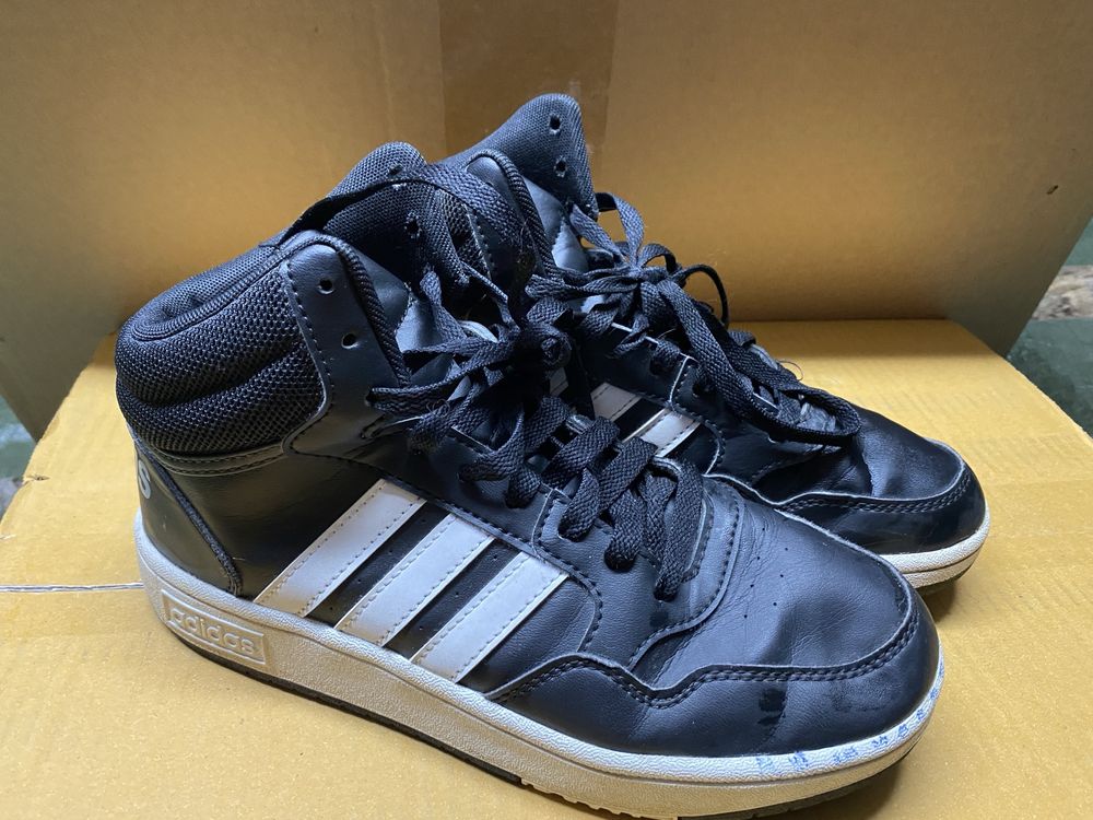 Buty za kostkę Adidas Hoops czarne rozm. 36 i 2/3.