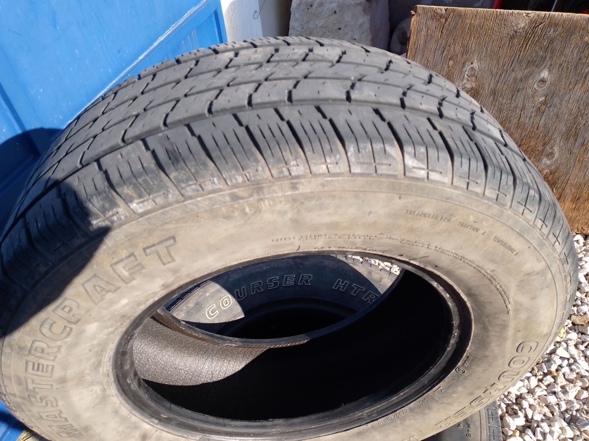 Pneus 230/70R 16