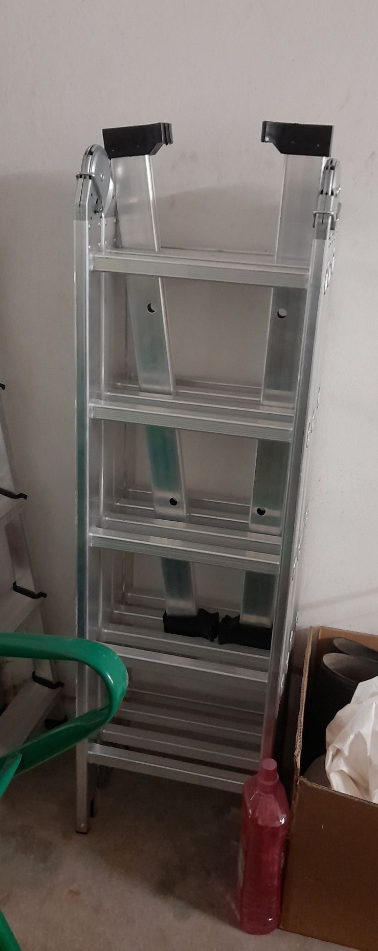 Escada dupla em alumínio