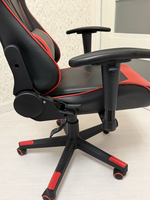 Продам геймерське крісло