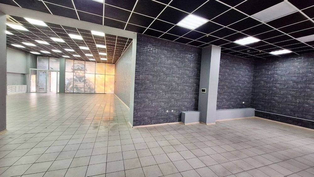 Комерційна будівля на пр. Соборний. Район Анголенко.