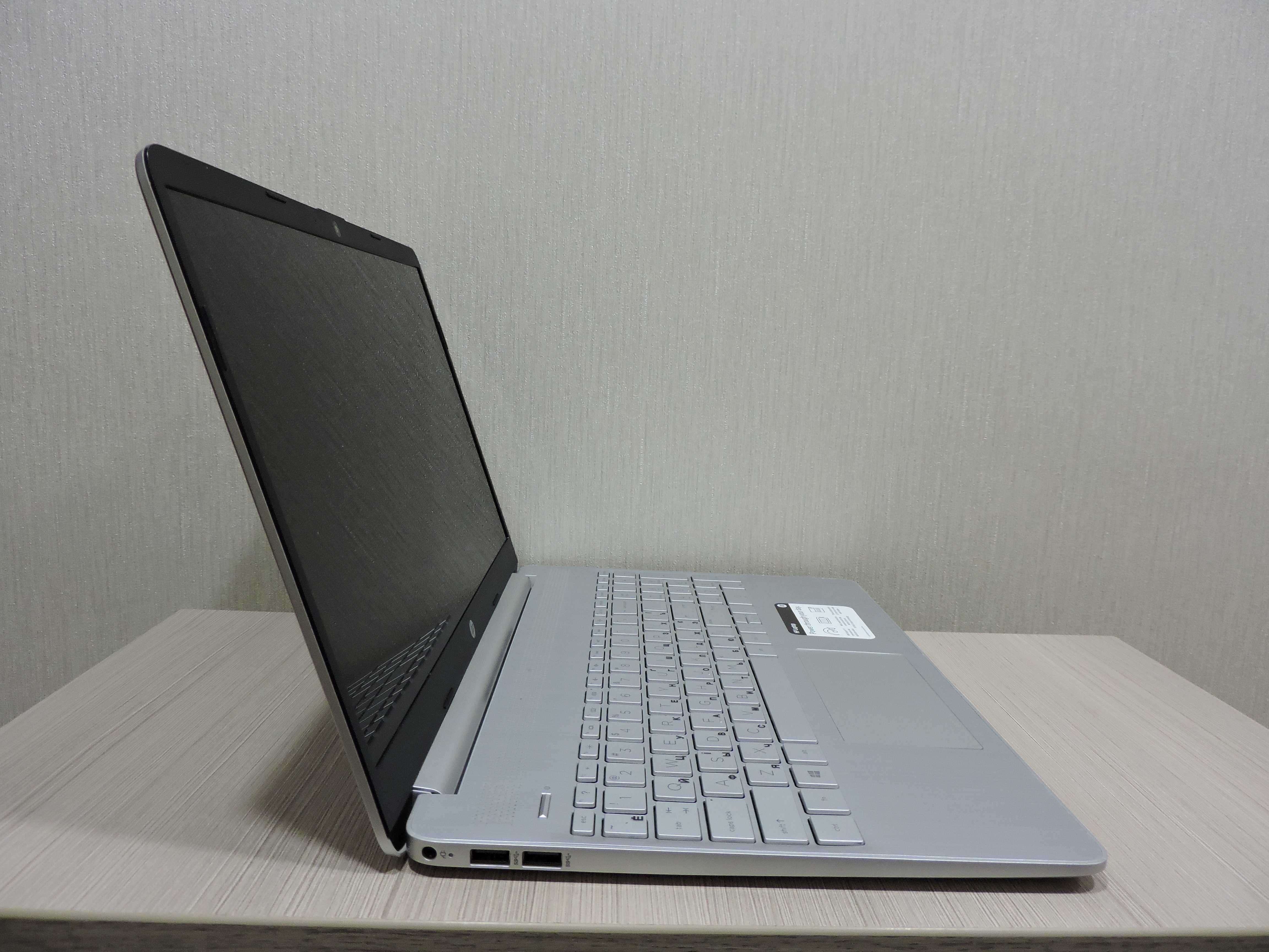 Шестиядерный HP 15-DY5131wm/15.6"/Ryzen 5 5500U/16GB/SSD 512/Vega