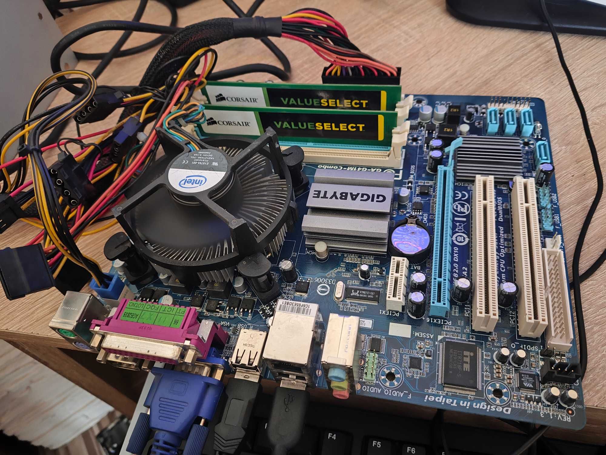 GIGABYTE GA-GM41-Combo +Intel Dual Core E5700 + 4GB DDR3