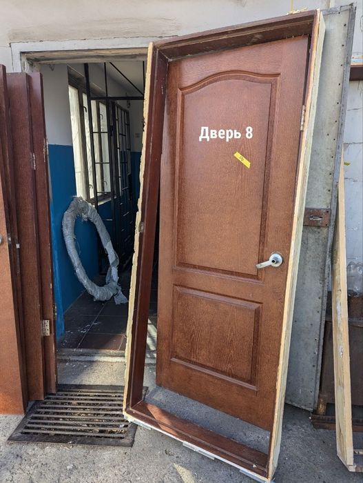 Деревянные двери со стеклом