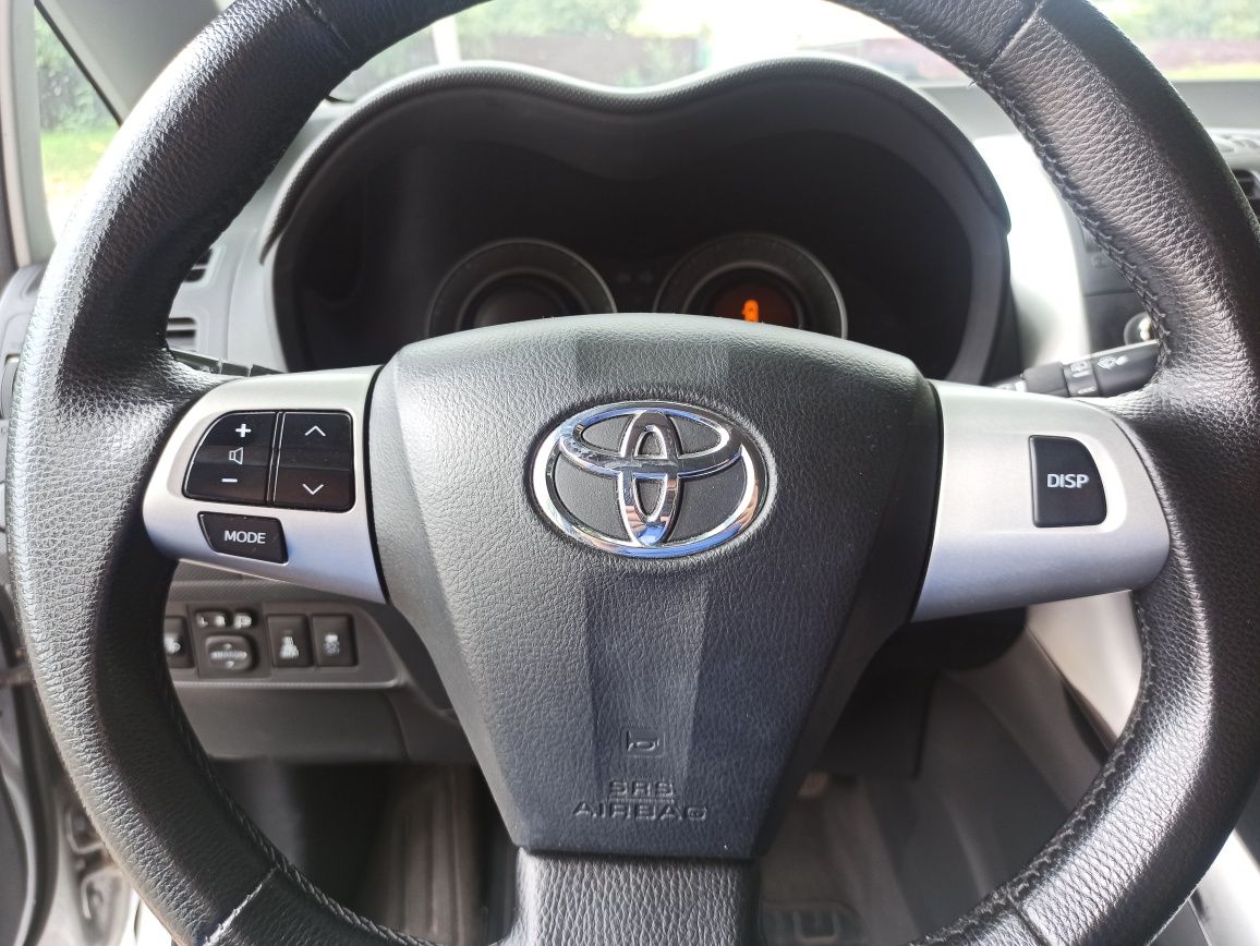 Toyota Auris 2011